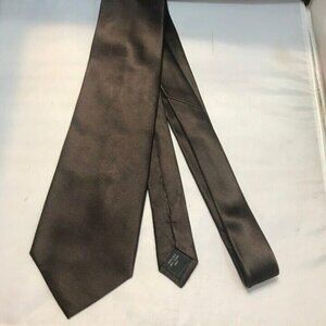 #1498 VAN HEUSEN CHOCOLATE BROWN SILK NECKTIE 59X4